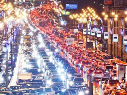 Закрытый мост Метро и двойной тариф на такси: Киев замер в огромных пробках