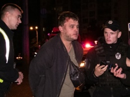 В Киеве пьяный водитель, уходя от полиции, слетел с развязки моста