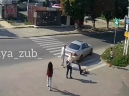 Стало известно, за что избили девушку-пешехода в Харьковской области (видео)