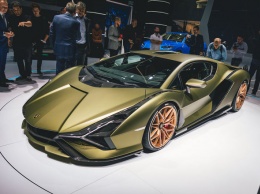 Lamborghini представила свой первый гибридный суперкар