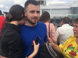 На Сумщине встретили освобожденного из российского плена моряка