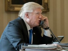 -Телефонный разговор Трампа, касающийся Украины, встревожил разведку США
