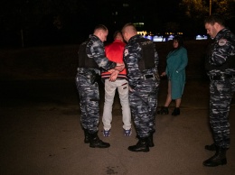 В Киеве пьяный муж на глазах у детей избил жену, приревновавшую его к другой женщине