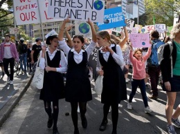 Миллионы людей в мире участвуют в климатических протестах