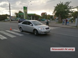 В Николаеве автомобиль сбил женщину с маленьким ребенком