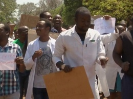 Пропавший врач из Зимбабве найден, но забастовка продолжается