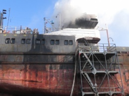 Cпасатели ликвидировали пожар на судне в Херсоне