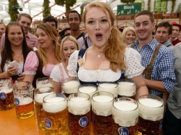 Реки пива и море веселья: в Германии стартовал всемирно известный Октоберфест. Яркие фото