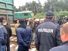 Полиция убрала протестующих от российских вагонов с углем на Львовщине