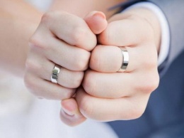 В Мариуполе становится популярным совмещать регистрацию брака с юбилеем свадьбы родителей
