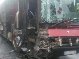 Под Харьковом рейсовый автобус врезался в грузовик. Есть пострадавший, - ФОТО
