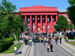 Митинг под стенами КНУ имени Шевченко: студенты взбунтовались против скагдального завкафедры Иванова