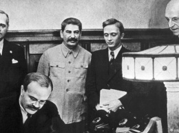 Комментарий: Кремль будет еще год праздновать годовщину пакта Гитлера-Сталина
