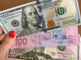 Доллар и евро летят вниз, гривна растет: представлен новый курс валют