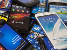 Глобальные поставки премиум-смартфонов вновь упали