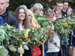 Что будет с километровым венком, который сплели в Полтаве