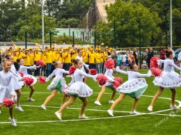 Футбол, баскетбол и воркаут: в одесской гимназии торжественно открыли новый стадион (фото)