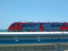 По Крымскому мосту проехался первый поезд: пока Россия испытывает железку