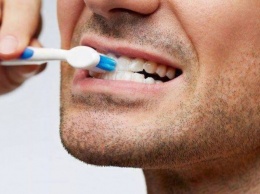 Стоматолог Тадрик Идрис назвал типичные ошибки, допускаемые в уходе за зубами