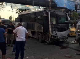 В Турции придорожная бомба взорвала автобус со спецназом