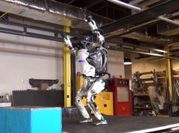 Робот-акробат. Американцы научили "машину" выполнять трюки