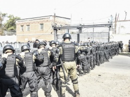 Автоматчики, техника и «массовые задержания»: как полиция и нацгвардейцы «развлекаются» в Одессе (фоторепортаж)