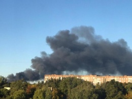 Донецк сотрясли мощные взрывы: боевики «ДНР» заявили о пожаре на заводе