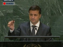 Кадры трансляции показали, что зал во время речи президента Украины был практически пустой