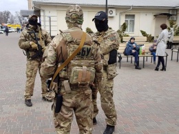На Закарпатье начались массовые обыски с участием спецназа