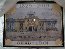 Подарки, поздравления и выступление Оганезовой: как Одесская национальная научная библиотека отпраздновала 190-летие (фото)