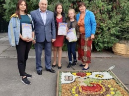«Цветочный ковер» юннатов Днепропетровщины признан одним из лучших в Украине