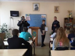 На Днепропетровщине спасатели наградили двух смелых и неравнодушных учащихся за помощь в тушении лесного пожара (ФОТО)