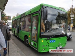 Лизинговый автобус зажал дверью женщину в Николаеве