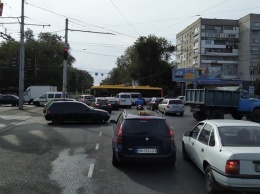 ДТП в Одессе: на Фонтанской дороге не смогли разъехаться два автомобиля, - ФОТО