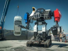 Несколькометрового боевого робота весом 15 тонн продадут на аукционе
