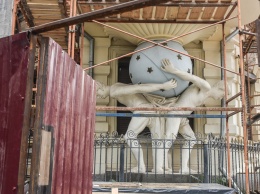 Реконструкция дома с атлантами в центре Одессы в самом разгаре (фоторепортаж)