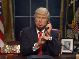 Алек Болдуин высмеял угрозу импичмента Трампа в комедийном шоу