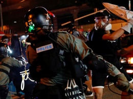 Протесты в Гонконге вновь переросли в жесткие столкновения: полиция применила резиновые пули