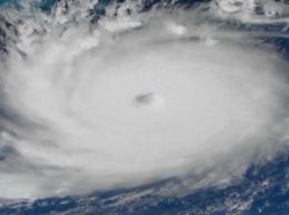 Ураган "Лоренцо" в Атлантическом океане усилился до пятой категории