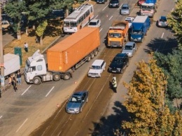 В Днепре "ГАЗель" столкнулась с грузовиком и влетела в столб: полиция ищет свидетелей