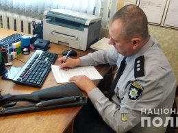 В Малой Даниловке мужчина с ружьем пришел в полицию