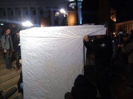 На киевском Майдане ночью появилась первая палатка