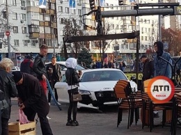 В центре Киева разбили мощный суперкар Audi (видео)