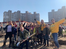 1000 саженцев: Киевские школы присоединились к флешмобу «Деревья вместо цветов»