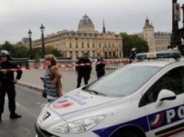 В Париже совершено нападение на полицейский участок: погибло четыре человека
