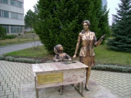 4 октября в истории Харькова: открыт памятник первой учительнице
