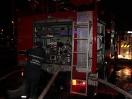 В Киеве пожарные спасли двоих людей из горящей квартиры на Позняках