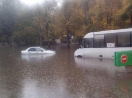 «Транспортный ад»: Днепр затопило, город застрял в пробках