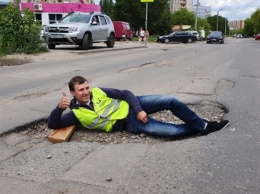 В России выбрали самую большую яму и самую глубокую лужу (фото)