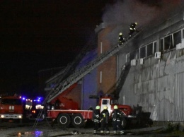 Масштабный пожар в Днепре: огонь охватил 2000 квадратных метров складских помещений